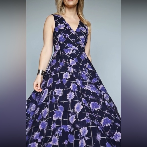 Dresses & Skirts - NWT 14/16  Maxi dress with flyaway